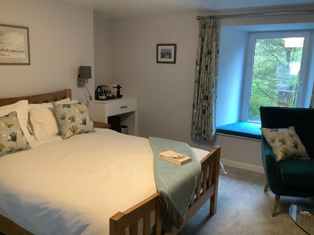 Отель Little London Bed & Breakfast And Glamping Pod Abercraf Экстерьер фото