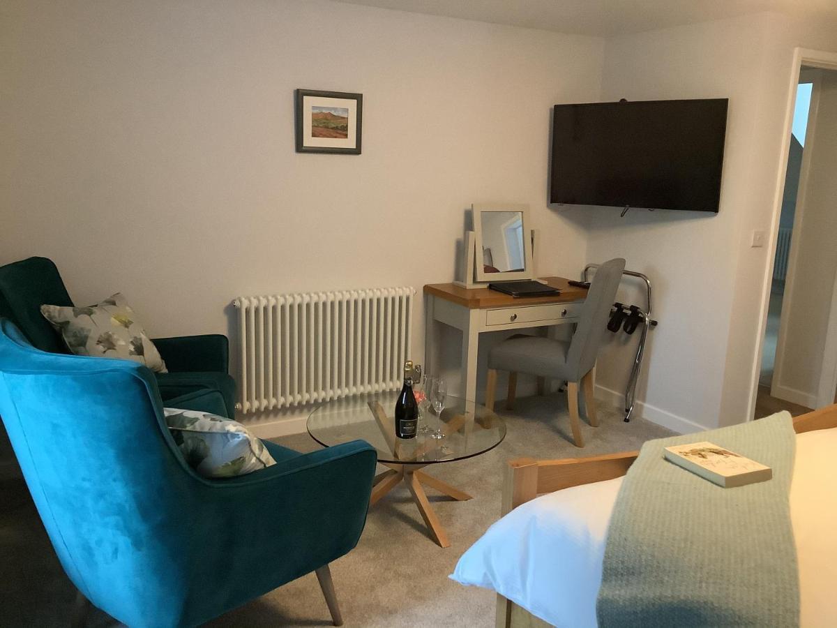 Отель Little London Bed & Breakfast And Glamping Pod Abercraf Экстерьер фото