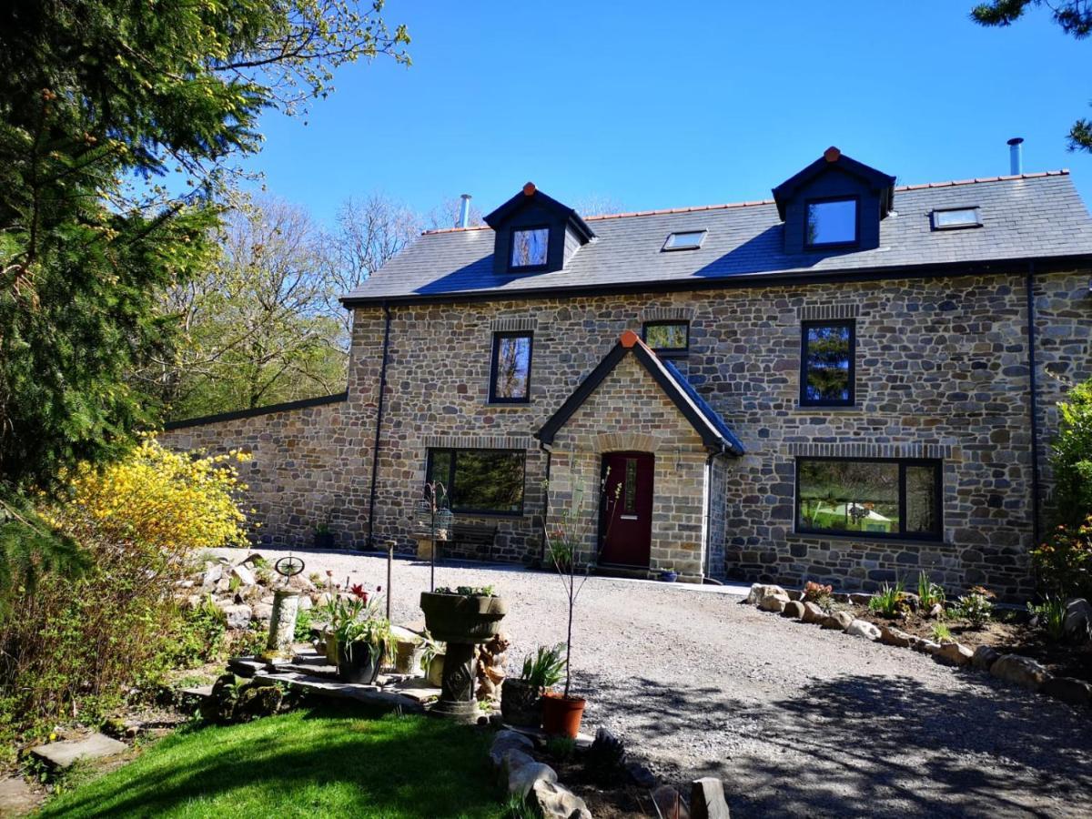 Отель Little London Bed & Breakfast And Glamping Pod Abercraf Экстерьер фото