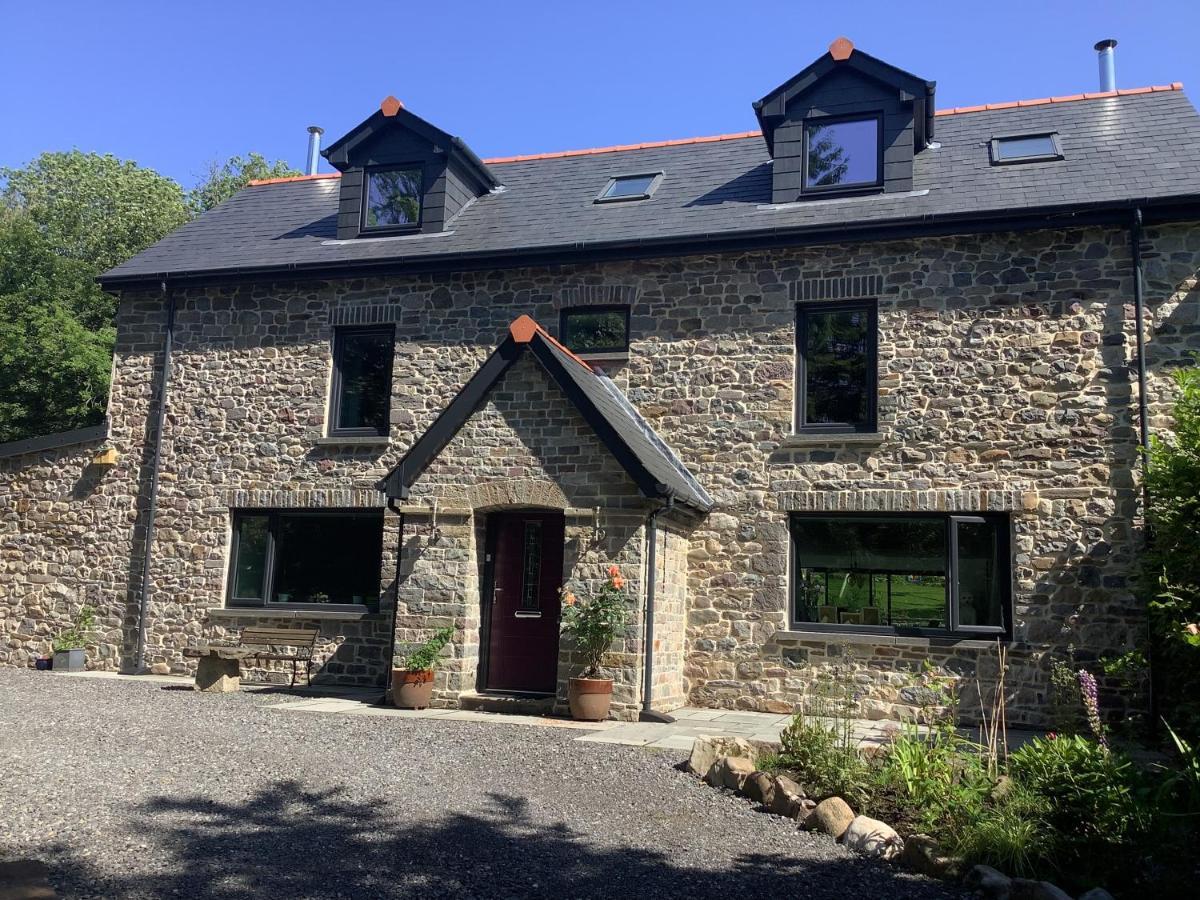 Отель Little London Bed & Breakfast And Glamping Pod Abercraf Экстерьер фото