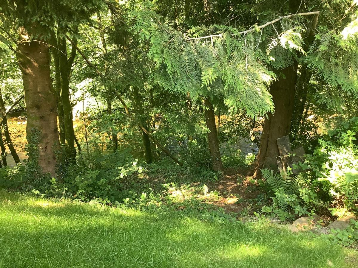 Отель Little London Bed & Breakfast And Glamping Pod Abercraf Экстерьер фото