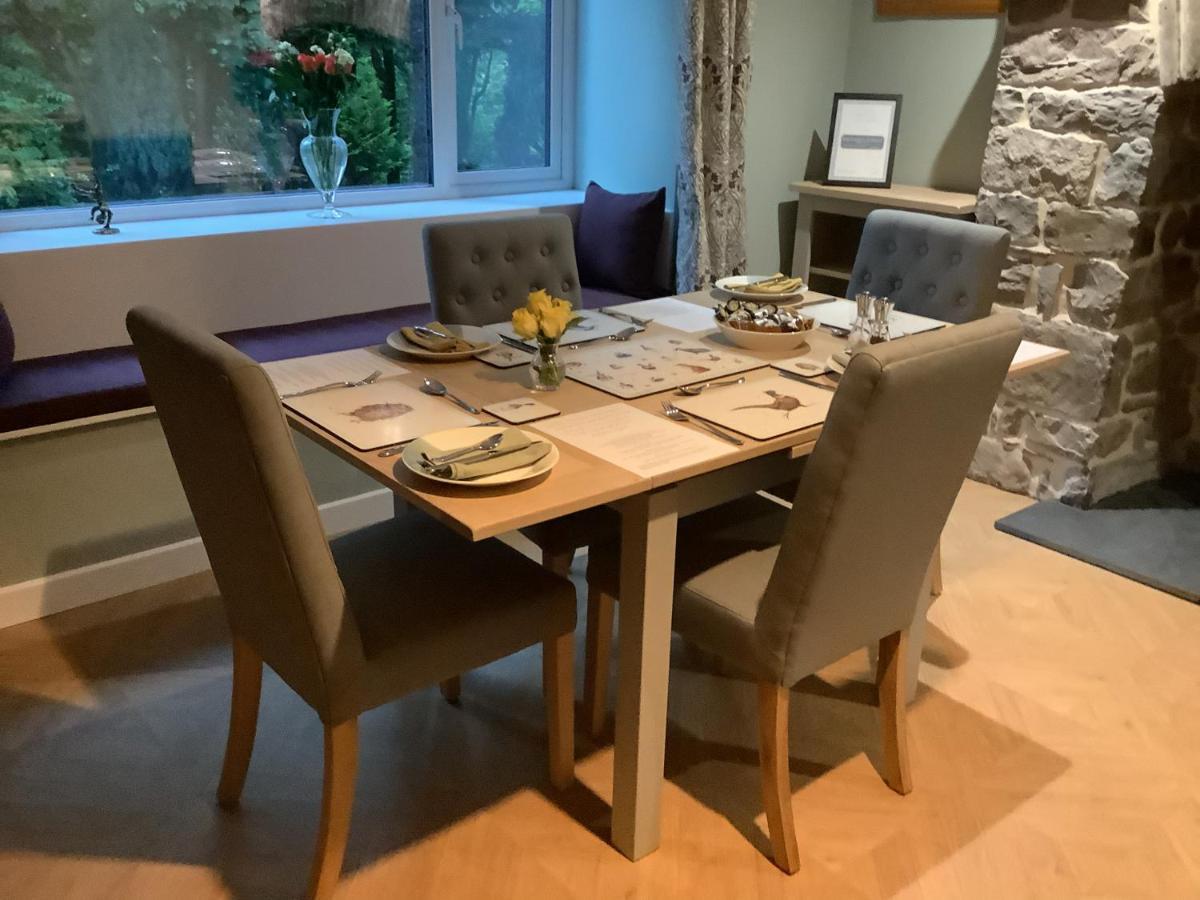Отель Little London Bed & Breakfast And Glamping Pod Abercraf Экстерьер фото
