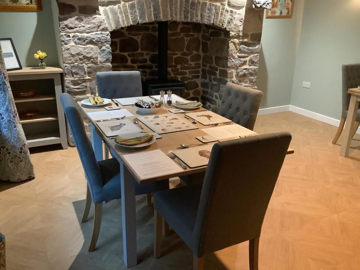Отель Little London Bed & Breakfast And Glamping Pod Abercraf Экстерьер фото