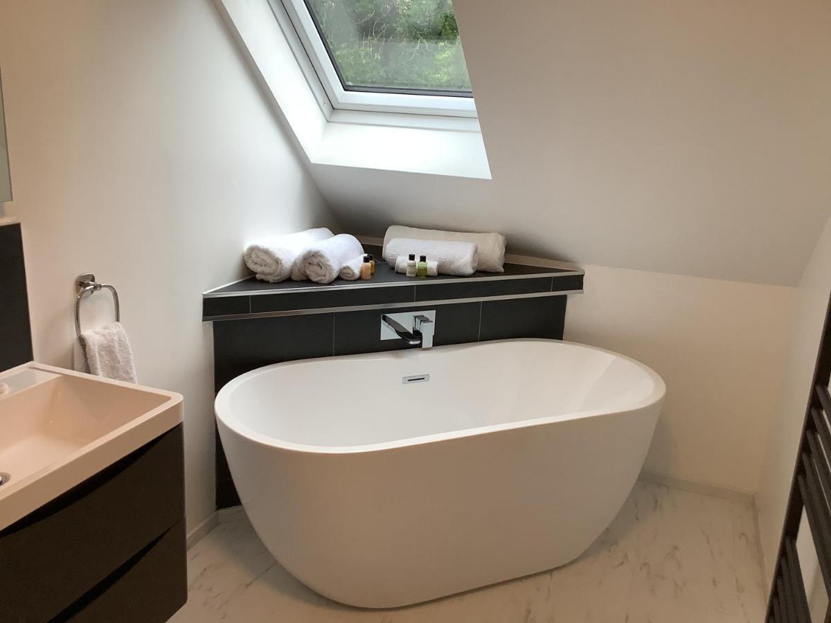 Отель Little London Bed & Breakfast And Glamping Pod Abercraf Экстерьер фото