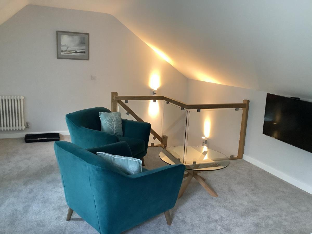 Отель Little London Bed & Breakfast And Glamping Pod Abercraf Экстерьер фото