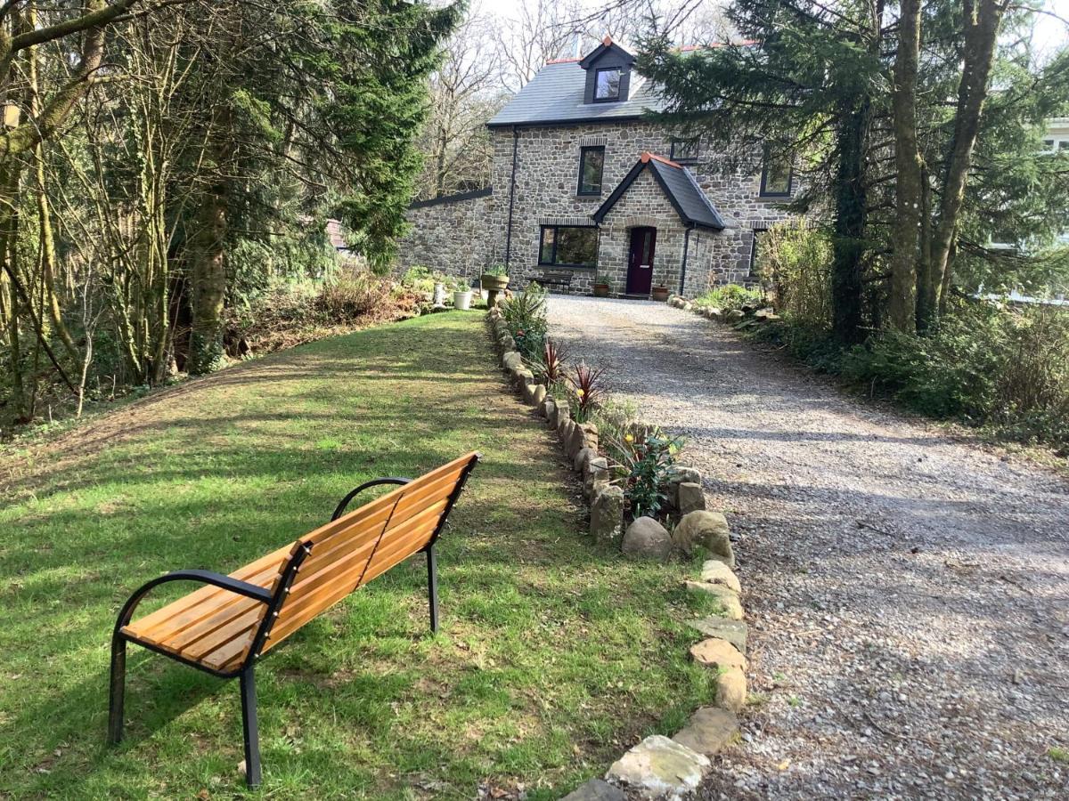 Отель Little London Bed & Breakfast And Glamping Pod Abercraf Экстерьер фото