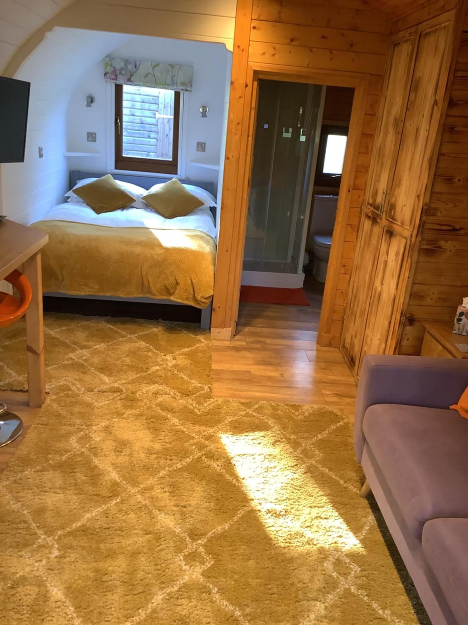 Отель Little London Bed & Breakfast And Glamping Pod Abercraf Экстерьер фото
