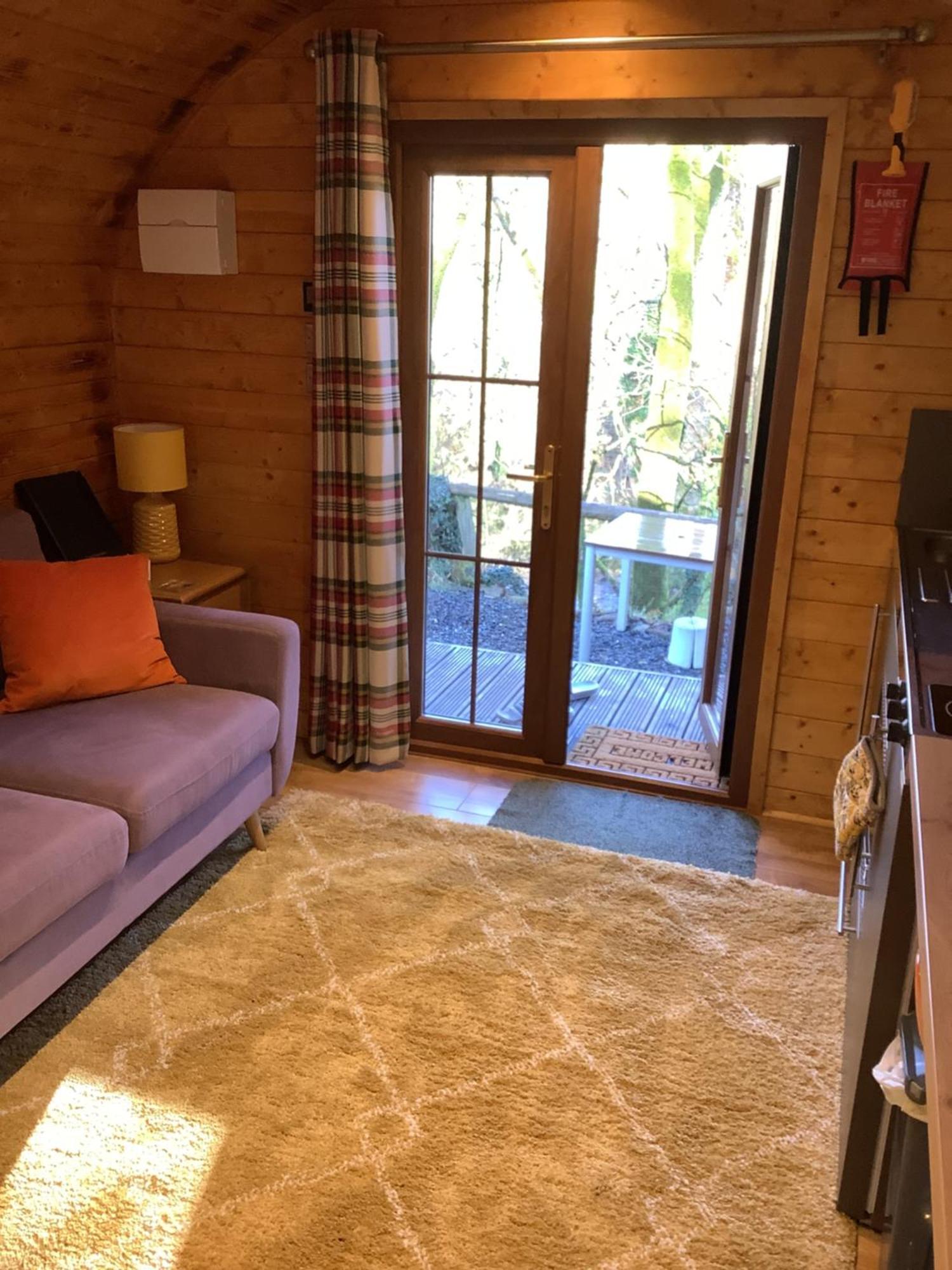 Отель Little London Bed & Breakfast And Glamping Pod Abercraf Экстерьер фото