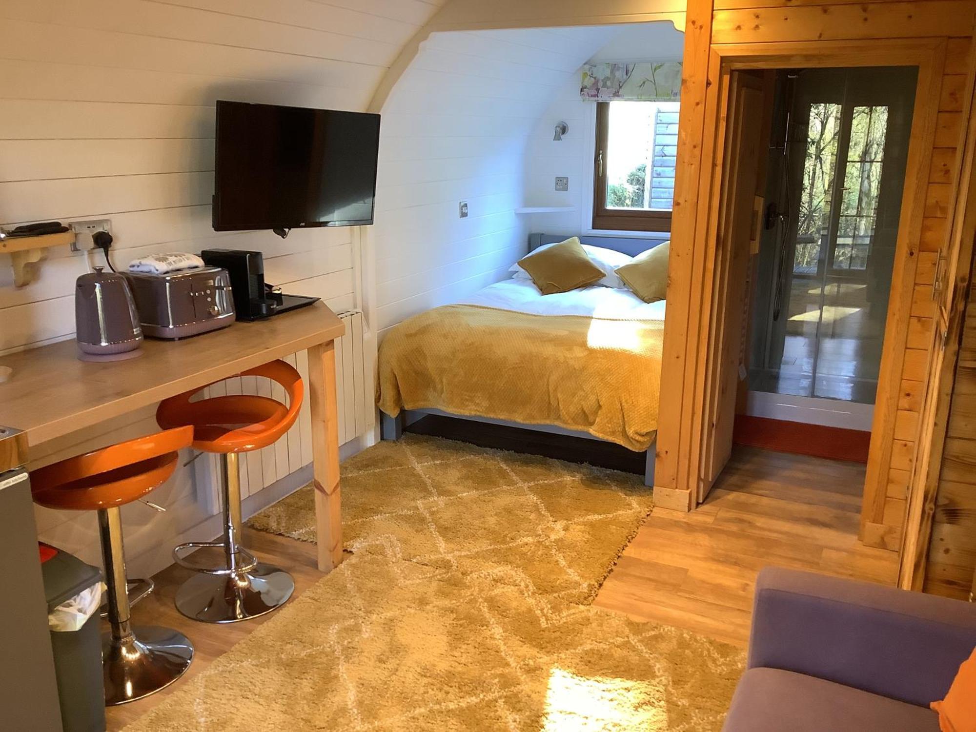 Отель Little London Bed & Breakfast And Glamping Pod Abercraf Экстерьер фото